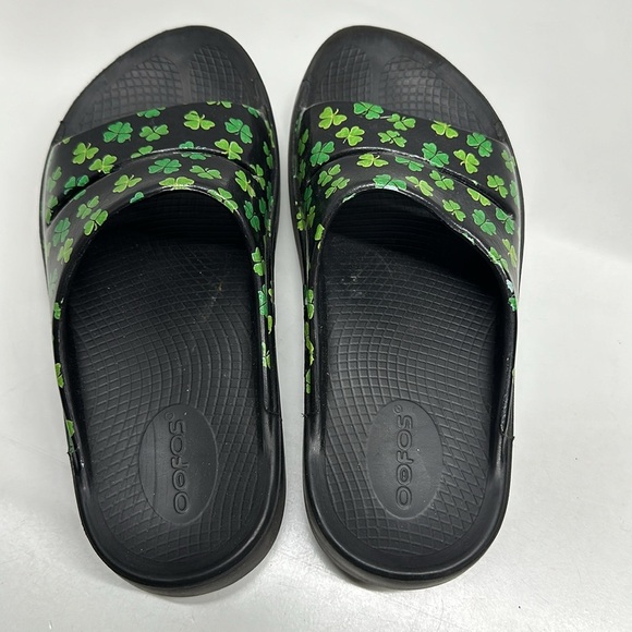 Oofos Ooahh Shamrock Sport Recovery Slide Sandal Shoe Green Clover Leaf Womens 7 - Picture 2 of 8